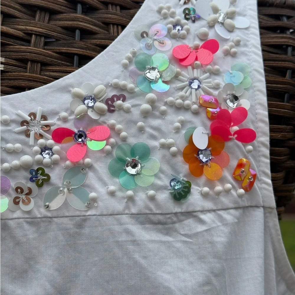 Talbot's sleeveless 100% cotton blouse with unique embroidered yoke - size 8P - Picture 2 of 6